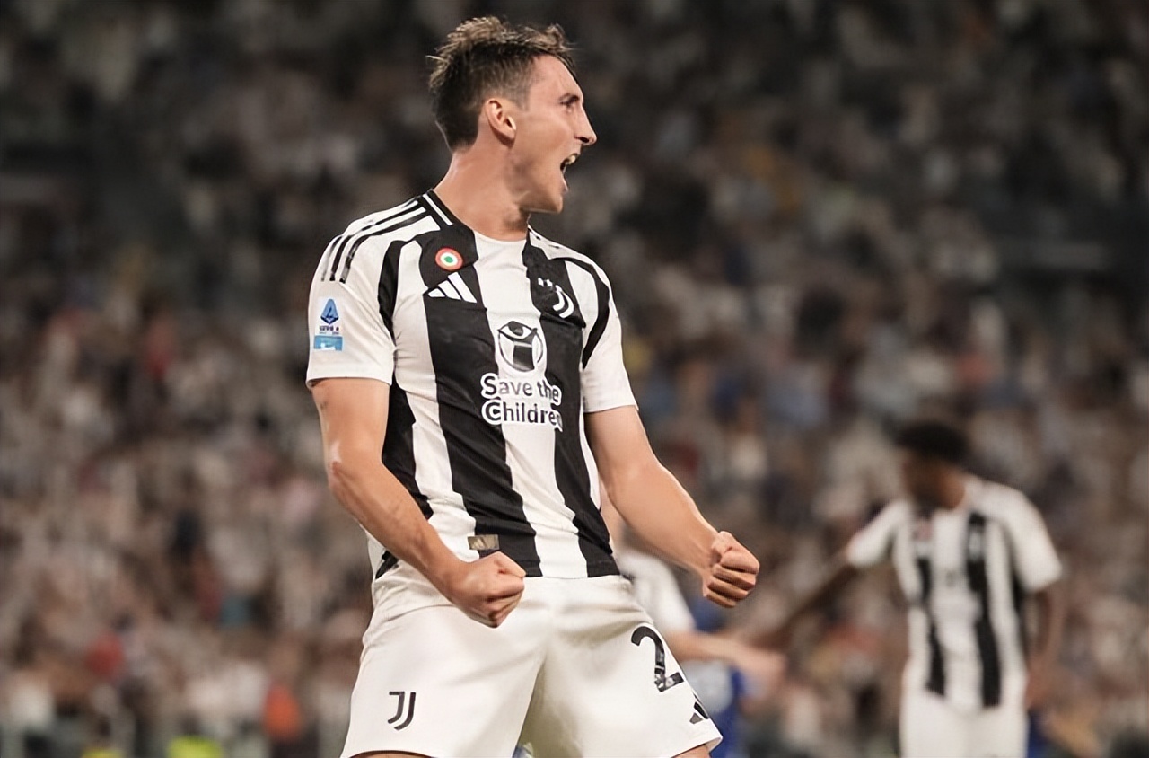 Lejing Sports-包含尤文图斯训练开放日，关键时刻战术微调引欢呼，意大利杯在即，团队化学反应显著的词条